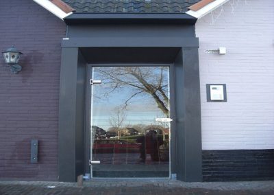 huis met dakgoot vooraanzicht